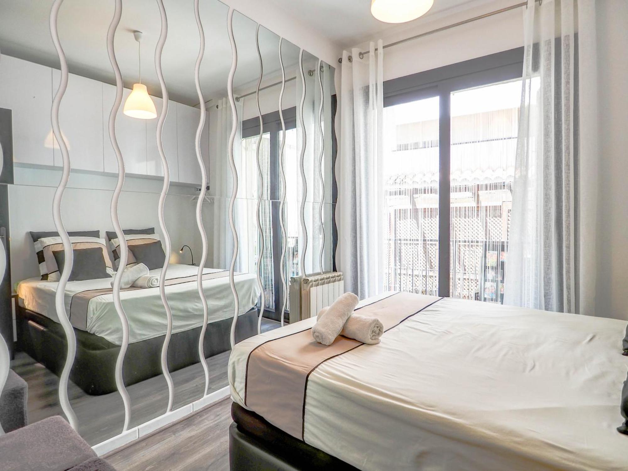 Flamingo Apartment By Hello Homes Ситжес Екстериор снимка
